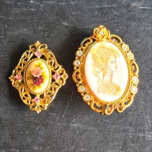 Set of 2 Vintage Victorian Style Brooches/Pin Gold Tone Unmarked w Rhinestones